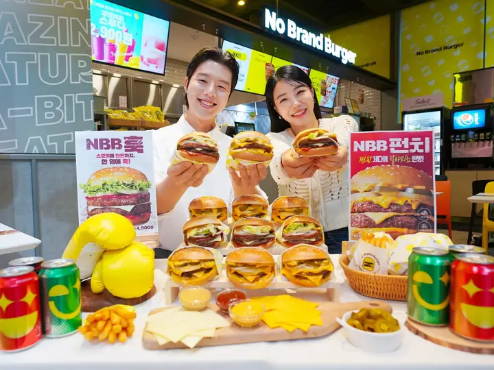 노브랜드 버거 NBB 훅·펀치 공식 홍보 사진